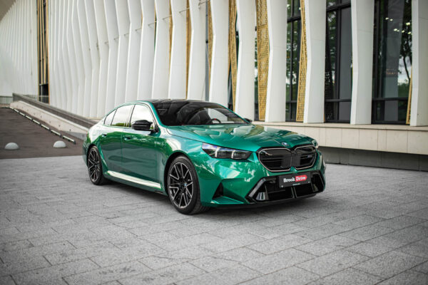 BMW M5 G90 Green