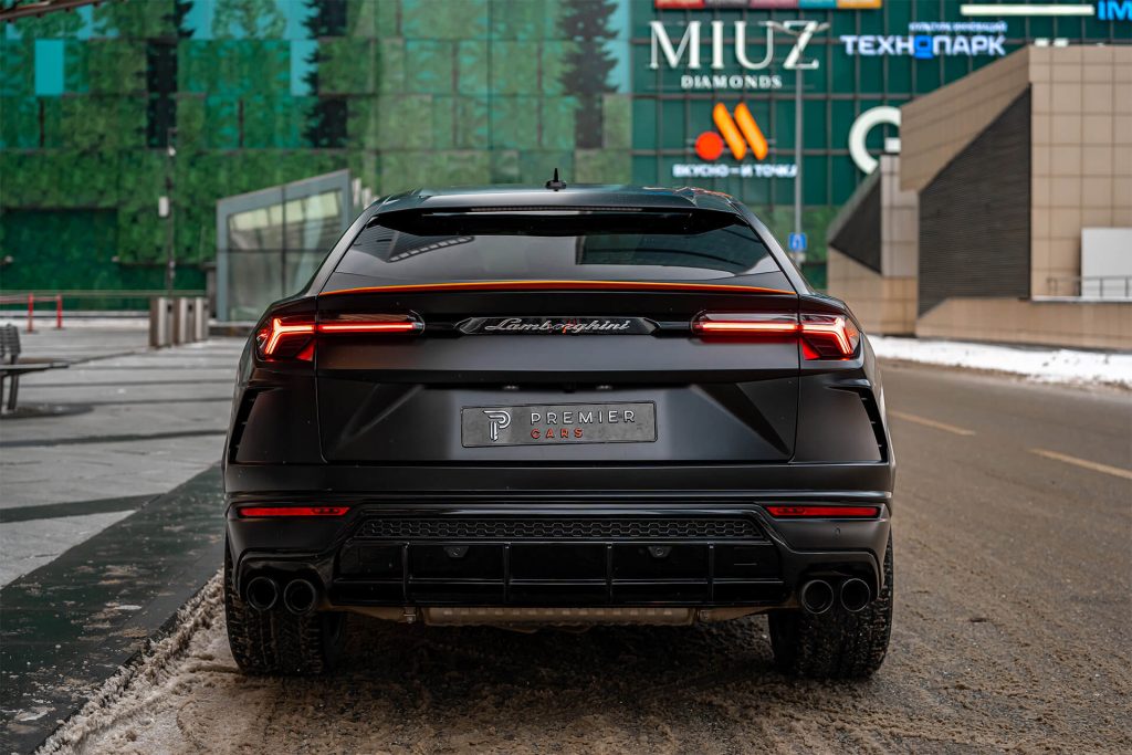 Lamborghini Urus Black