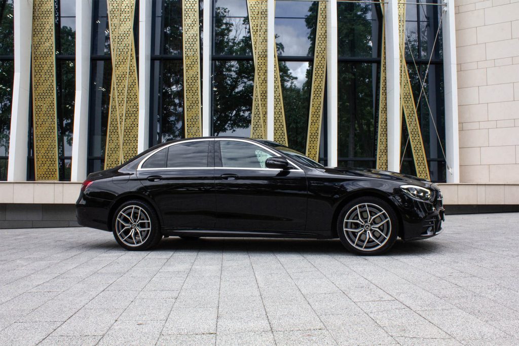 Mercedes-Benz E220d AMG