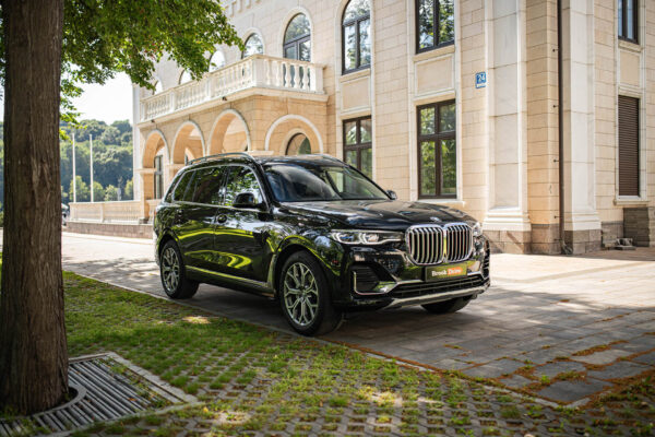 BMW X7 Dark Blue