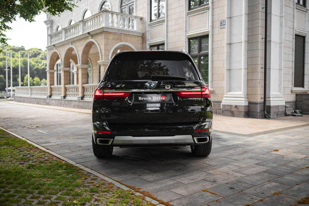 BMW X7 Dark Blue