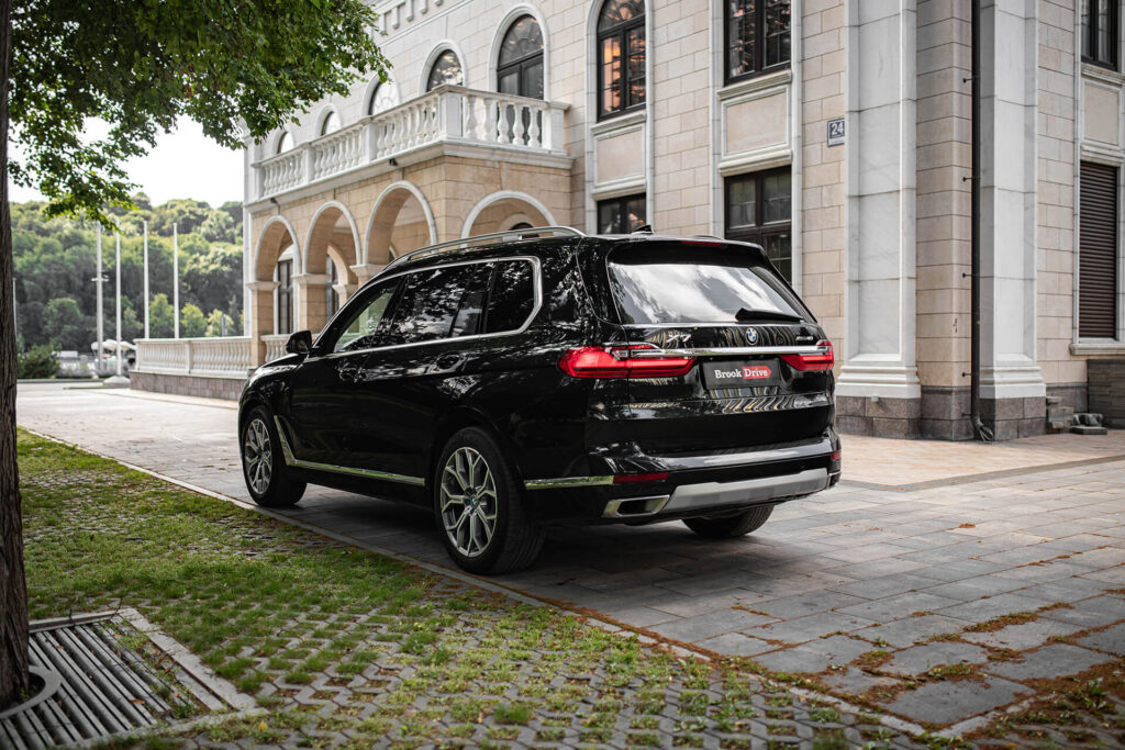 BMW X7 Dark Blue