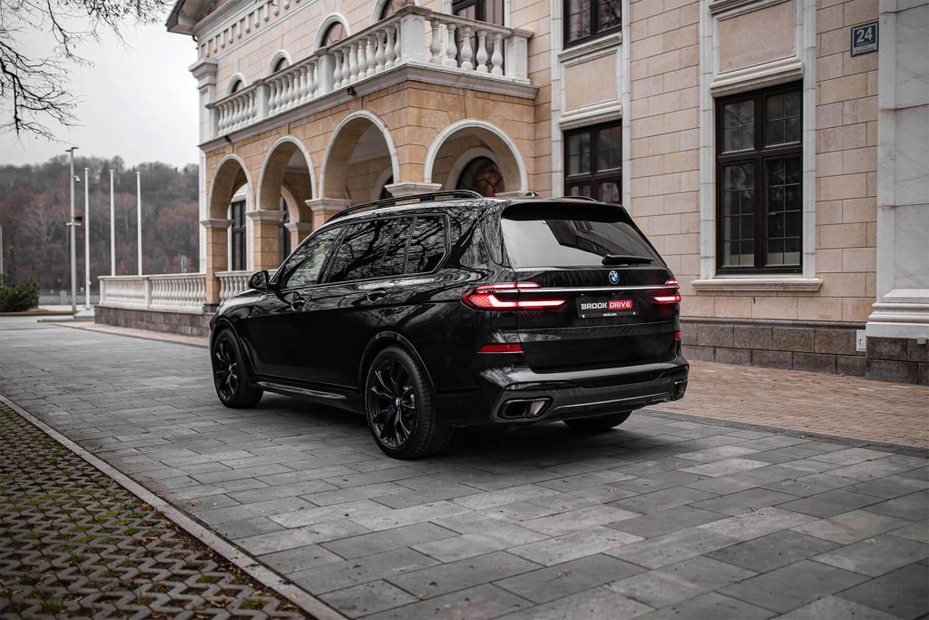 BMW X7 40i Black