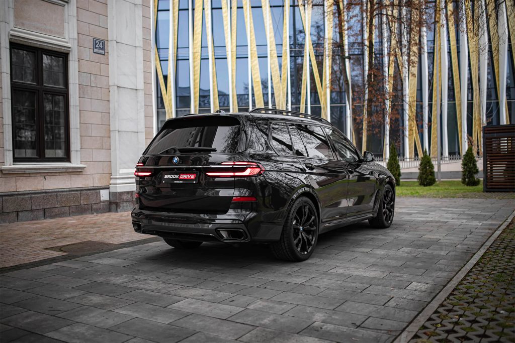 BMW X7 40i Black